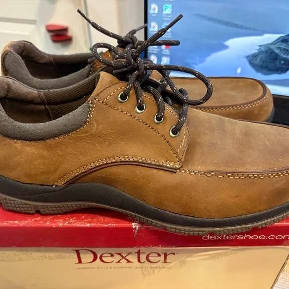 Dexter Tan and Red Shoe Box - Picture 3 of 9